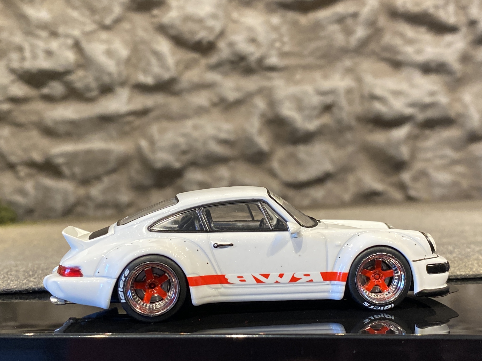 Skala 1/43 Porsche 911 RWB 964 fr IXO Models