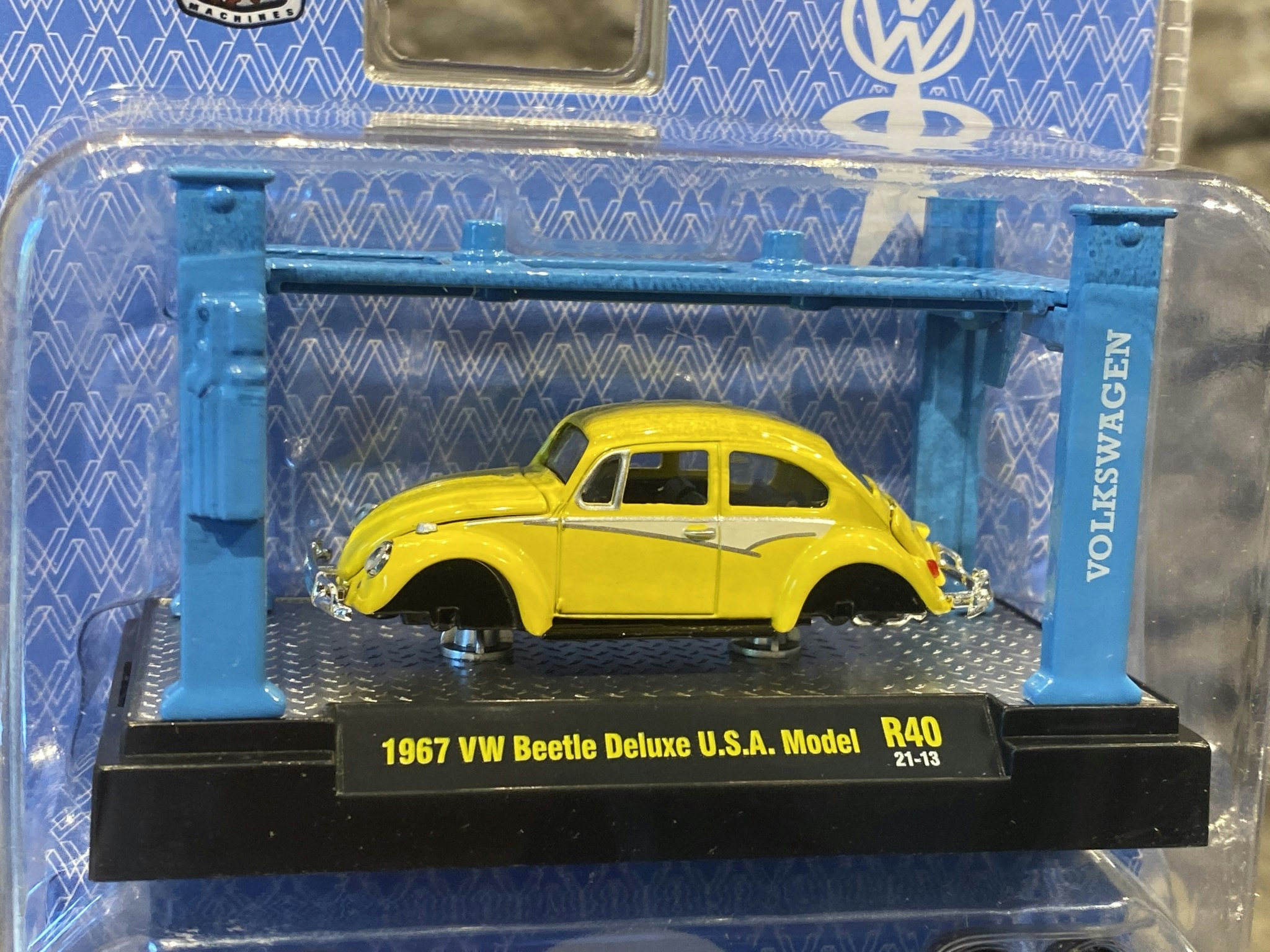 Skala 1/64 Fyrpelarlyft Volkswagen Beetle Deluxe USA model 67' fr M2