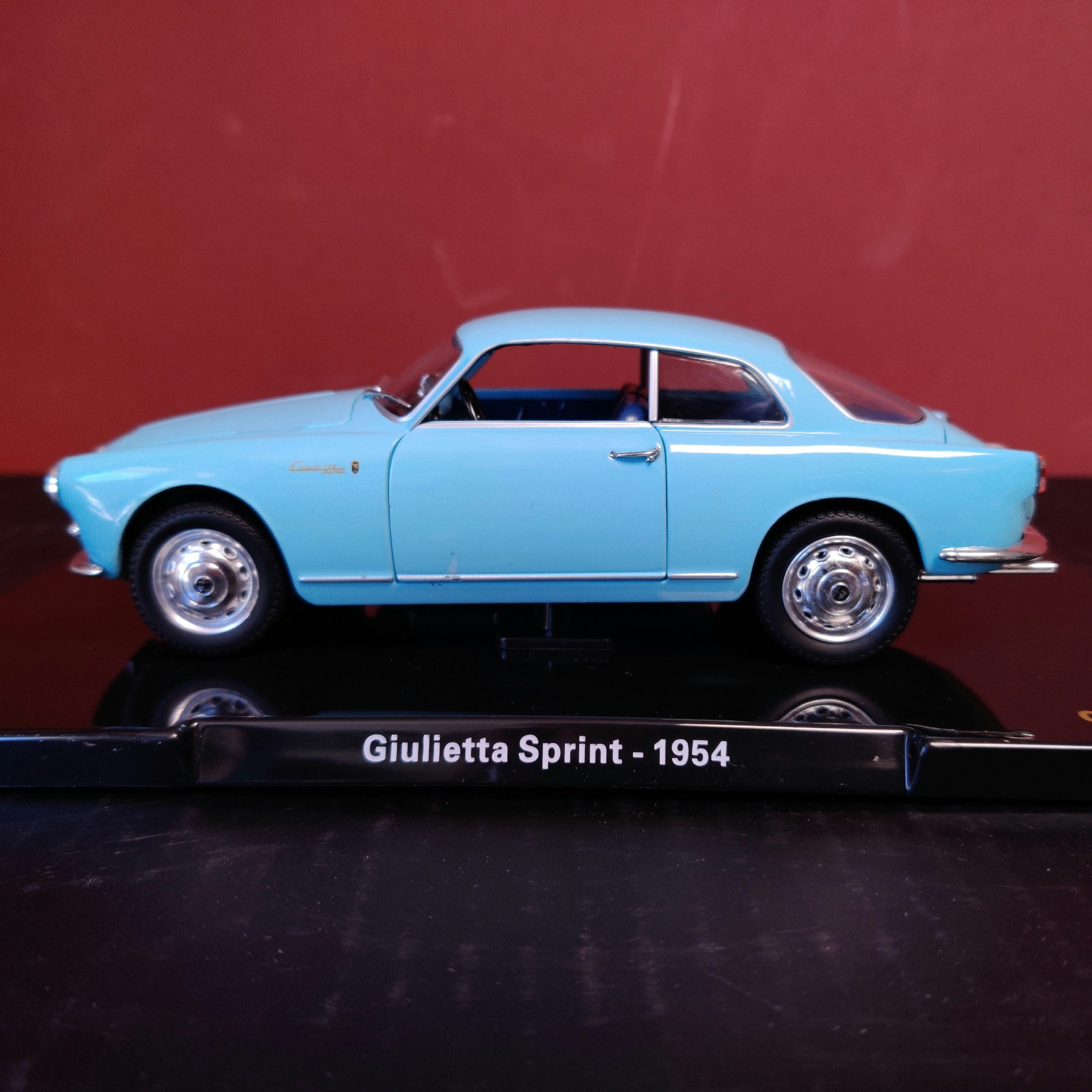 Skala 1/24 Vacker Alfa Romeo Giulietta Sprint (1954) från Hachette