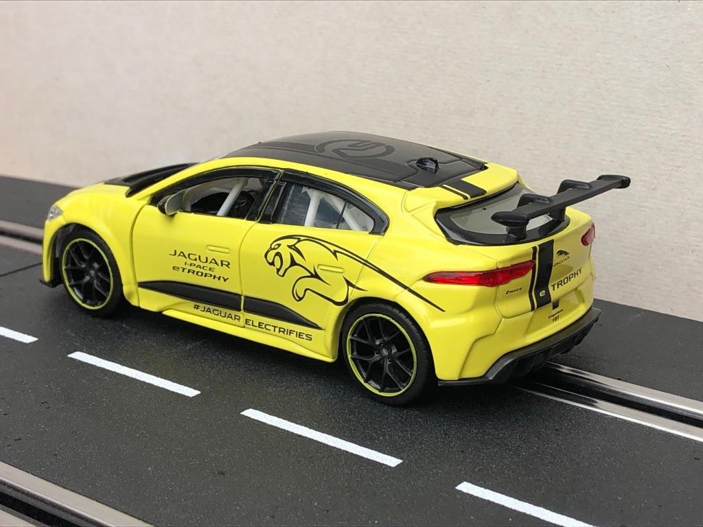 Skala 1/36 Jaguar I-PACE e-THROPY, från Tayumo