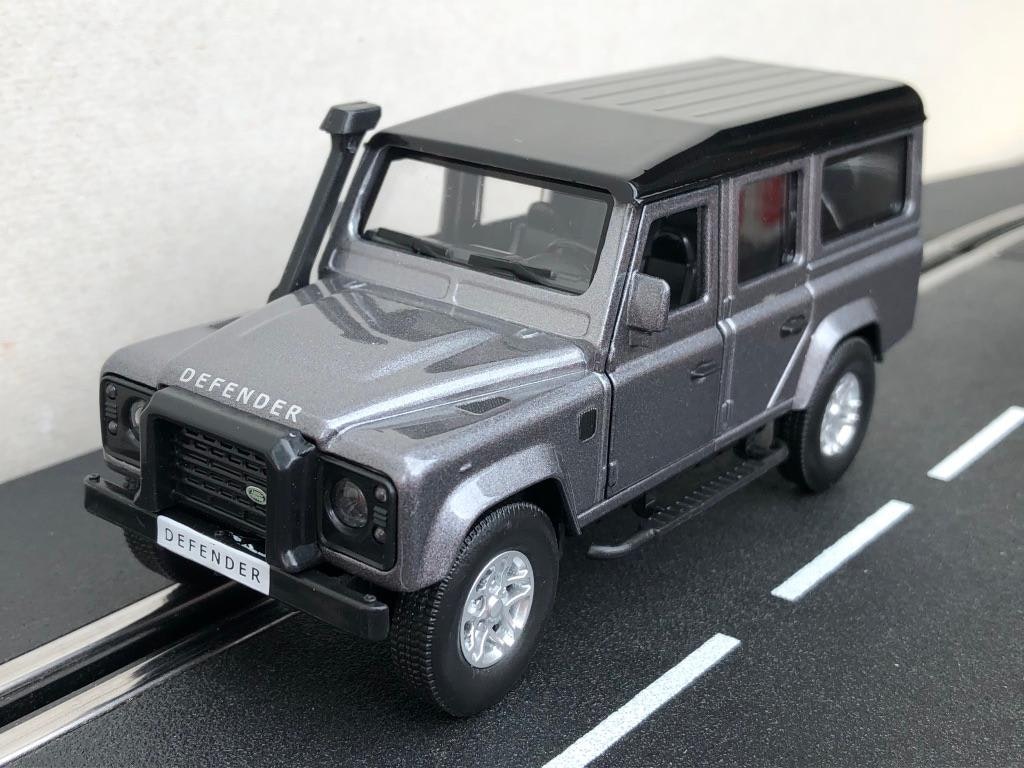 Skala 1/36 Land Rover Defender 110, Mörkgrå, från Tayumo