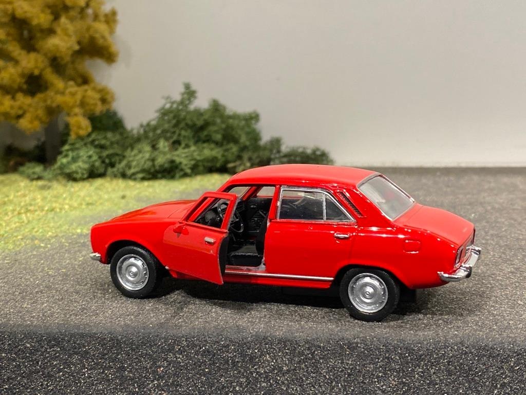 Skala 1/34 - 1/39  Peugeot 504 (1975) från Nex models / Welly