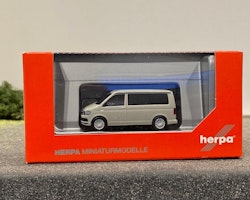 Skala 1/87 h0, NYHET! Volkswagen T6 California Grå från HERPA