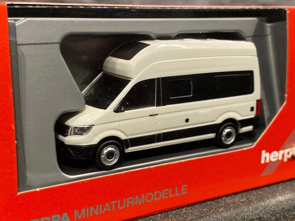 Skala 1/87 h0, NYHET! Volkswagen Crafter Husbil, Vit/svart från HERPA