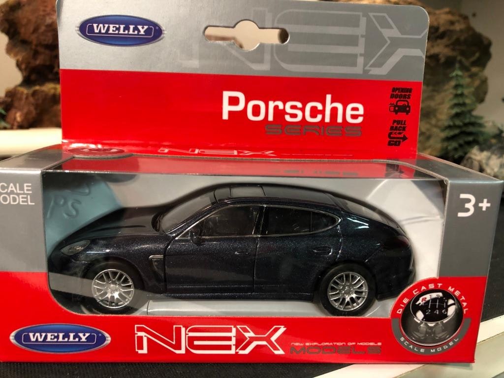 Skala 1/34 - 1/39 Porsche Panamera S från Nex models / Welly