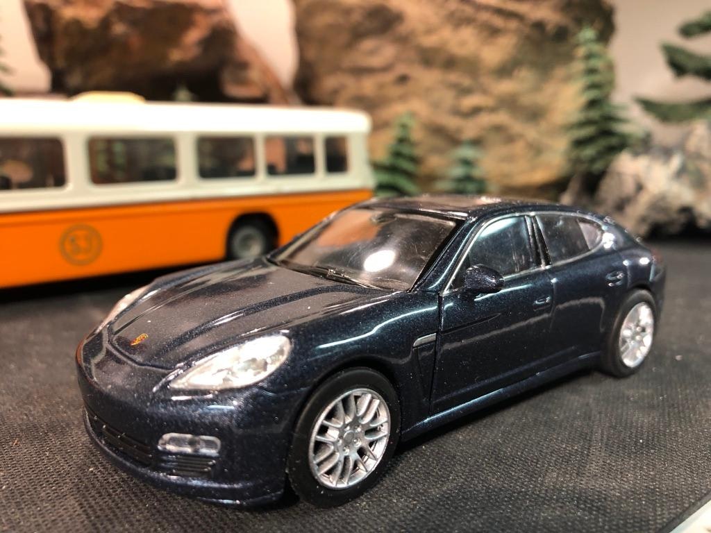 Skala 1/34 - 1/39 Porsche Panamera S från Nex models / Welly