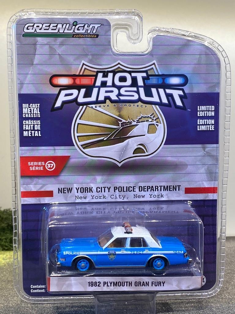 Skala 1/64 Plymouth Gran Fury 82' "Hot Pursuit" från Greenlight