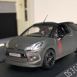 Skala 1/43: DS 3 Cabrio racing tillverkad av Norev