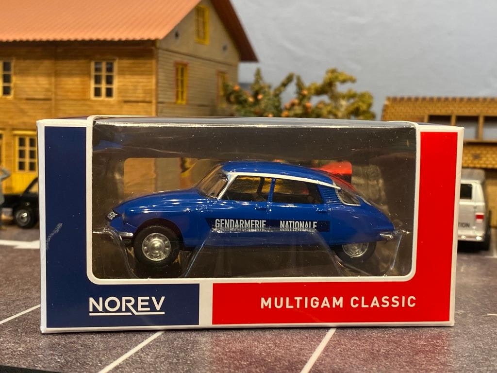 Skala 1/64 Citroen DS - Gendarmerie Nationale, från NOREV