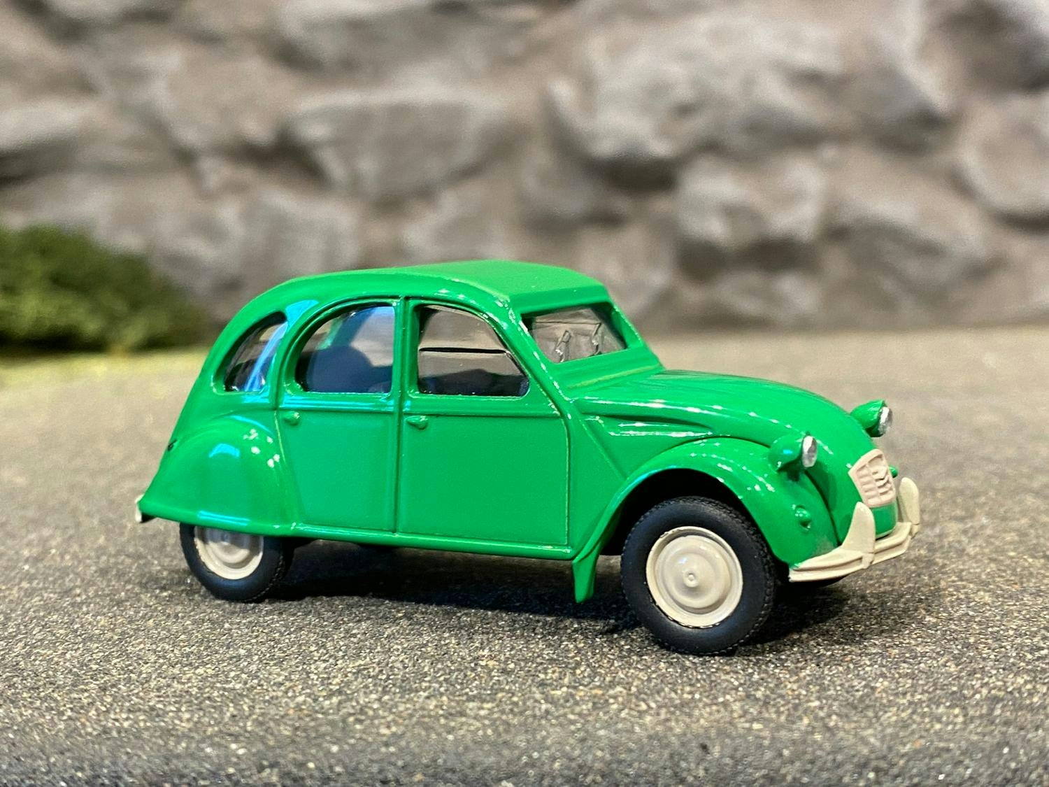 Skala 1/64 Citroen 2CV 6 Special 1979 Bambugrön, från NOREV