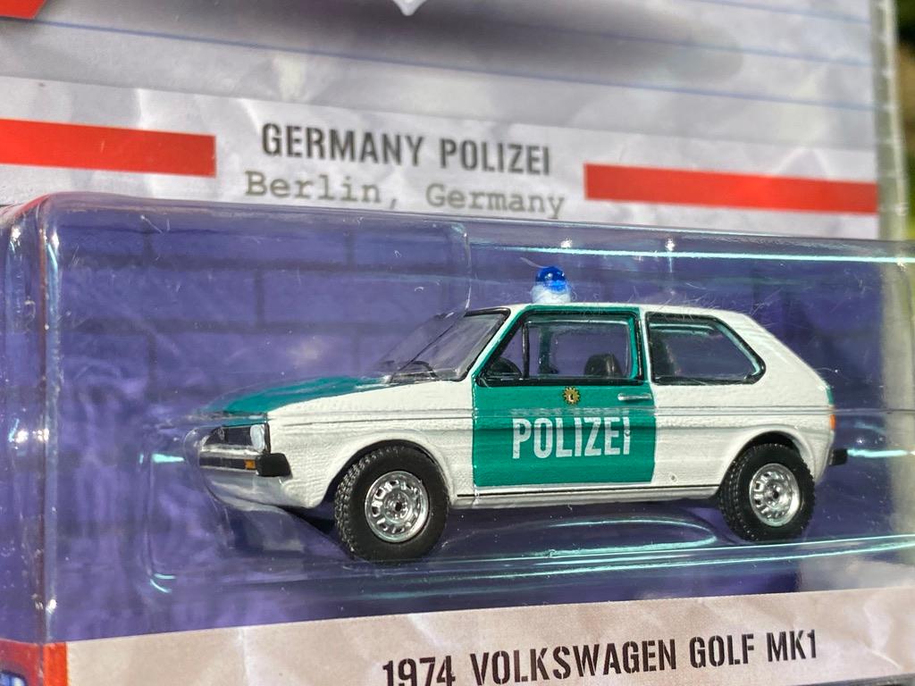 Skala 1/64 Volkswagen Golf Mk1 74' Polizei "Hot pursuit" från Greenlight