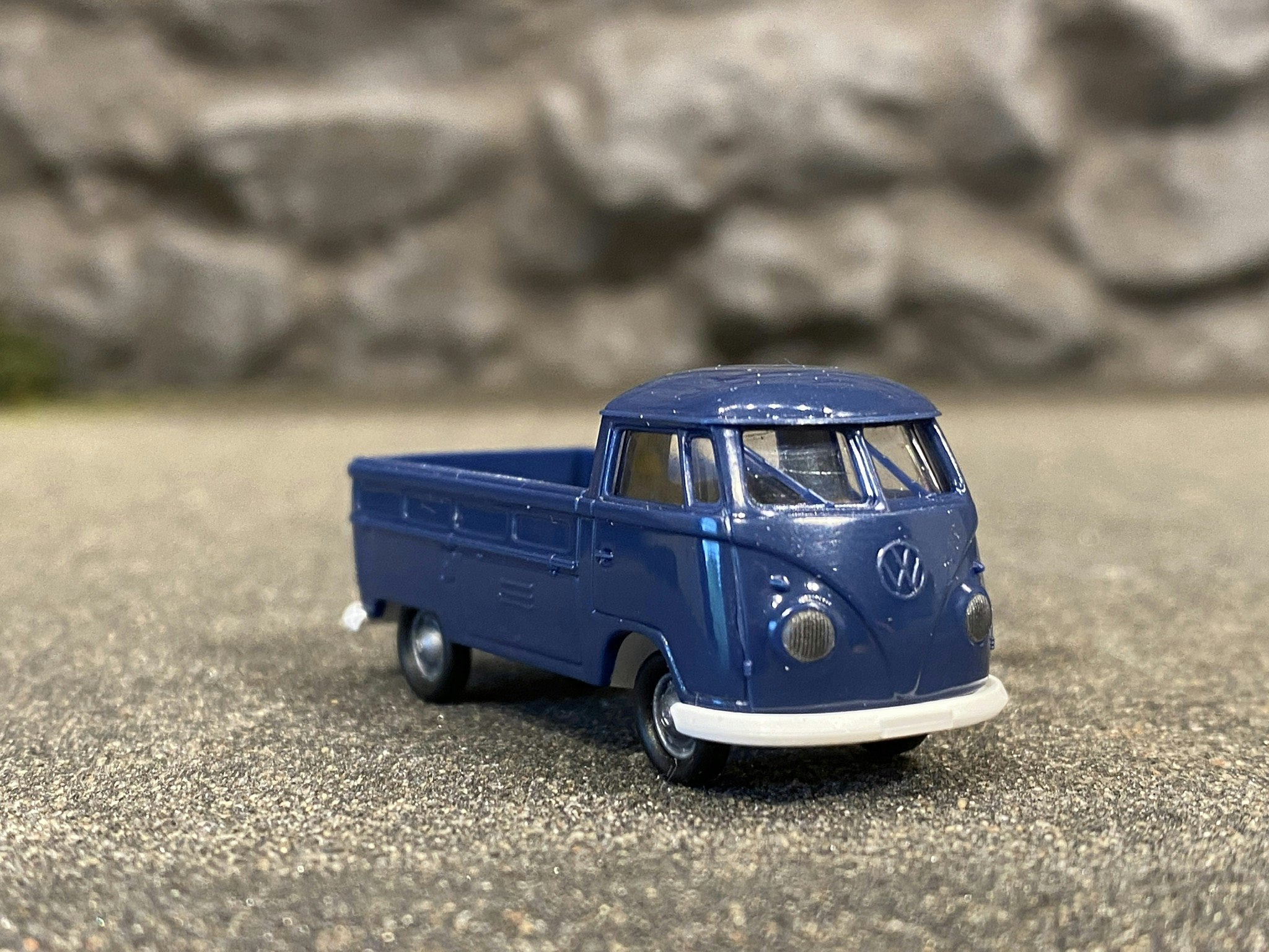 Skala 1/87 Volkswagen Transporter T1 Pickup från Brekina