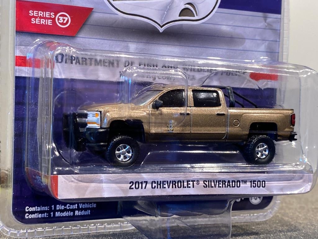 Skala 1/64 Chevrolet Silverado 1500 17' "Hot Pursuit" från Greenlight