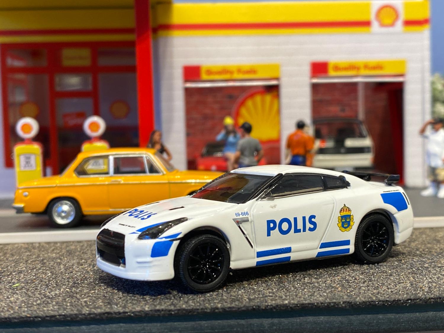 Skala 1/64 Nissan GT-R (R35) Svensk Polis Stockholm "Hot Pursuit" från Greenlight