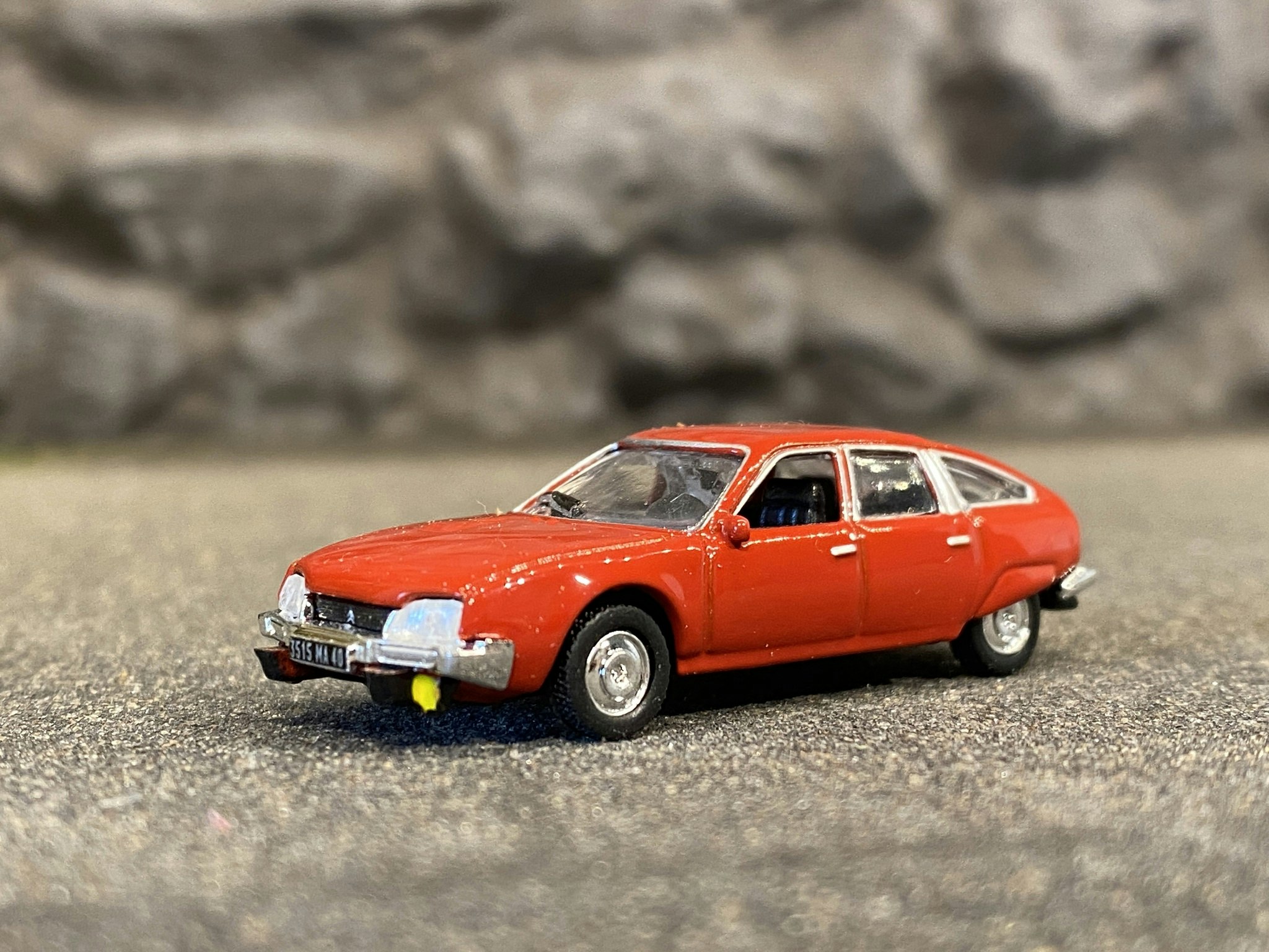 Skala 1/87 H0, Citroen GX 2000 1975' Soleil röd från Norev