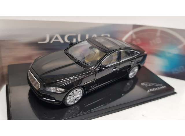 Skala 1/43 Jaguar XFR (Black Amethyst)  från IXO models