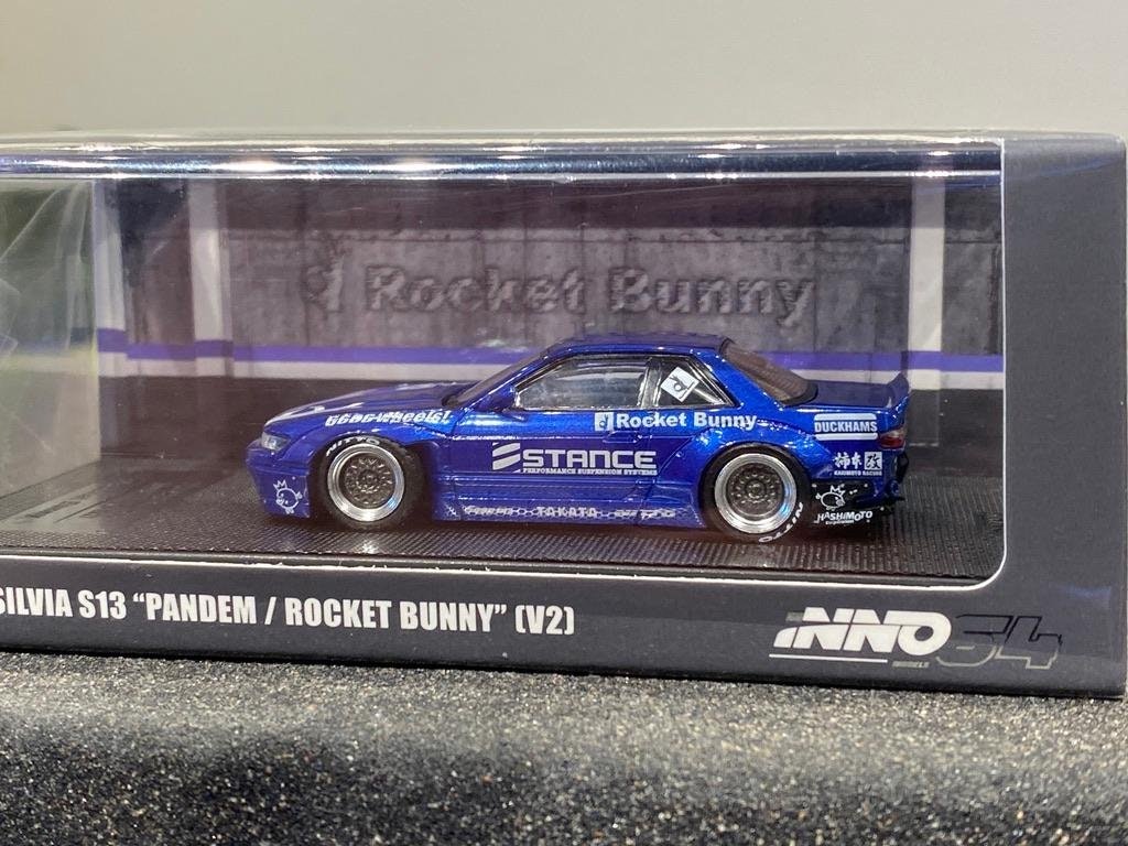 Skala 1/64 Nissan Silvia (S14) Rocket Bunny BOSS AERO blå fr Inno64