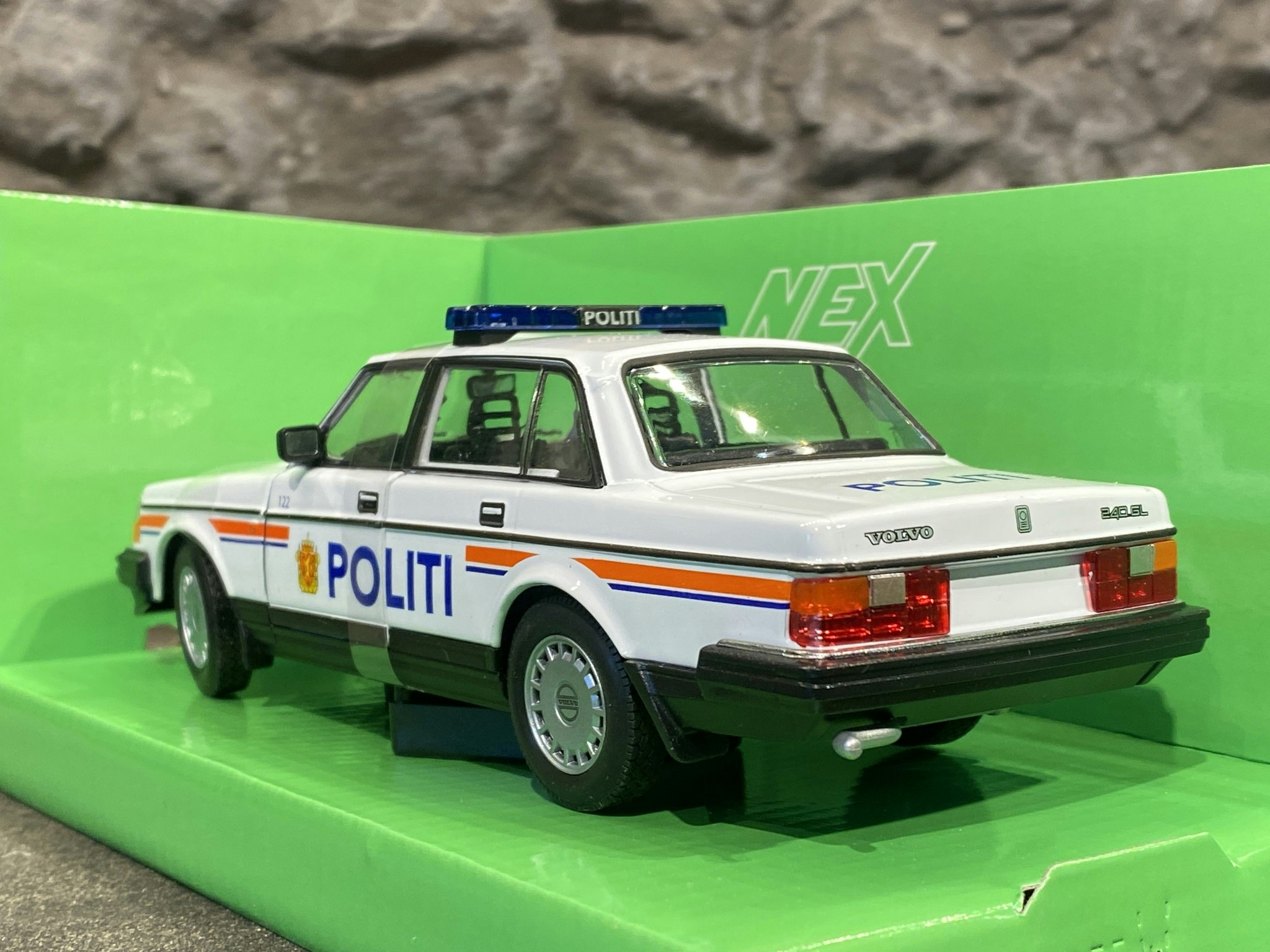 Skala 1/24 Volvo 240 GL, Norsk Politi, Police, white fr Welly