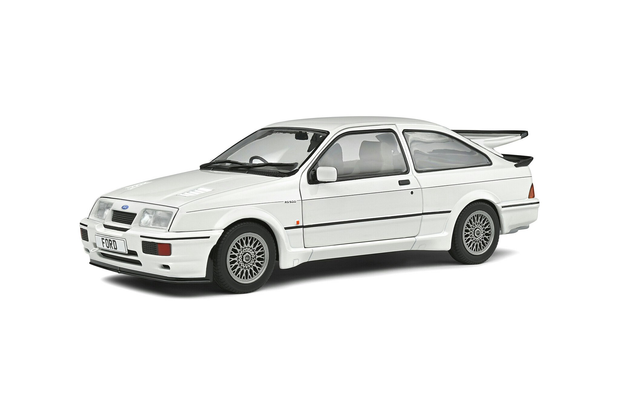 Skala 1/18 Ford Sierra Cosworth RS500 – Diamantvit – 1987 fr Solido