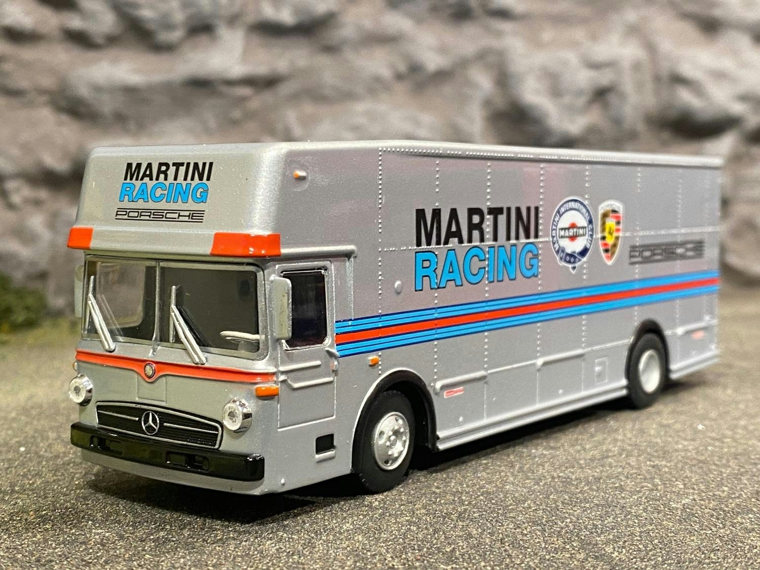 Skala 1/64 Mercedes-Benz Lastbil Renntransporter Martini Racing f Schuco retropk