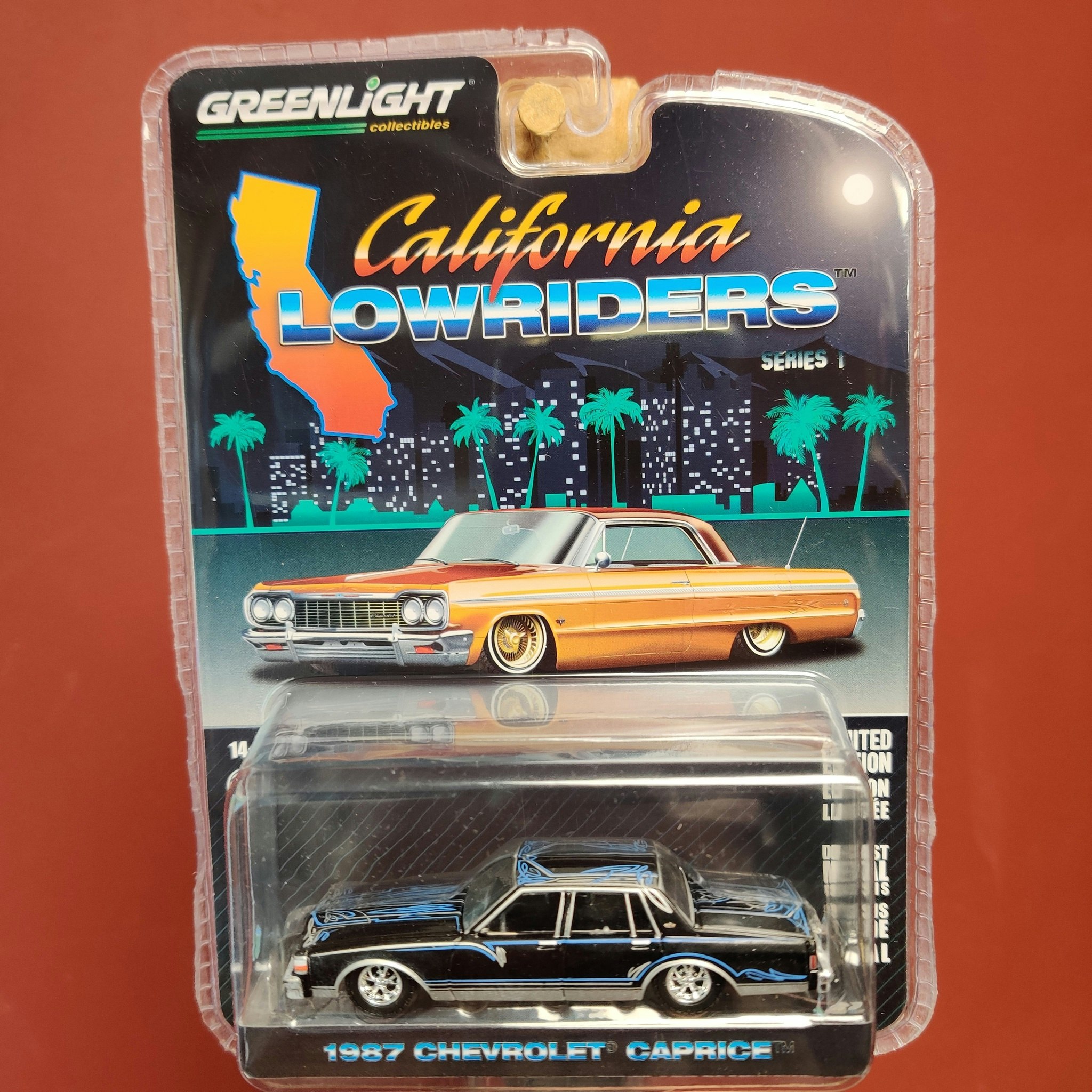 Skala 1/64 Chevrolet Caprice 87' "California LowRiders" mblå från Greenlight