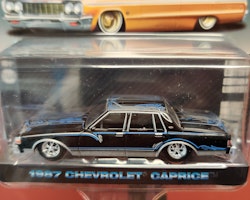 Skala 1/64 Chevrolet Caprice 87' "California LowRiders" mblå från Greenlight