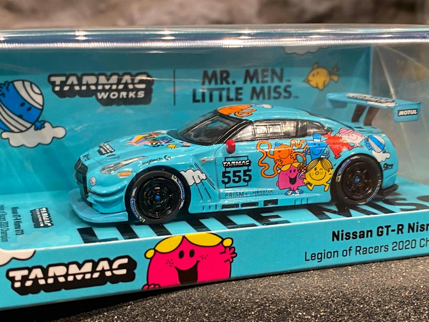 Skala 1/64 Nissan Nissan GT-R Nismo Gt3 #555 f TARMAC Collab64