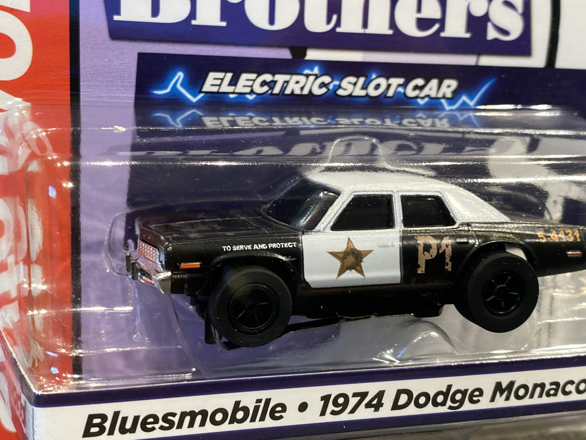 Skala 1/64 Bil för Bilbana, Dodge Monaco 74' Bluesmobile från Auto World