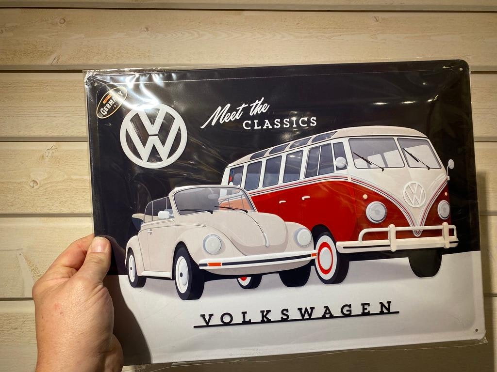 NYHET! Plåtskylt ca 30 x 40 cm Motiv: Meet the classics - Volkswagen