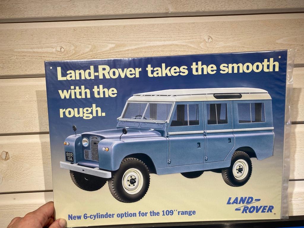 Plåtskylt ca 32 x 42 cm Motiv: Land Rover 109