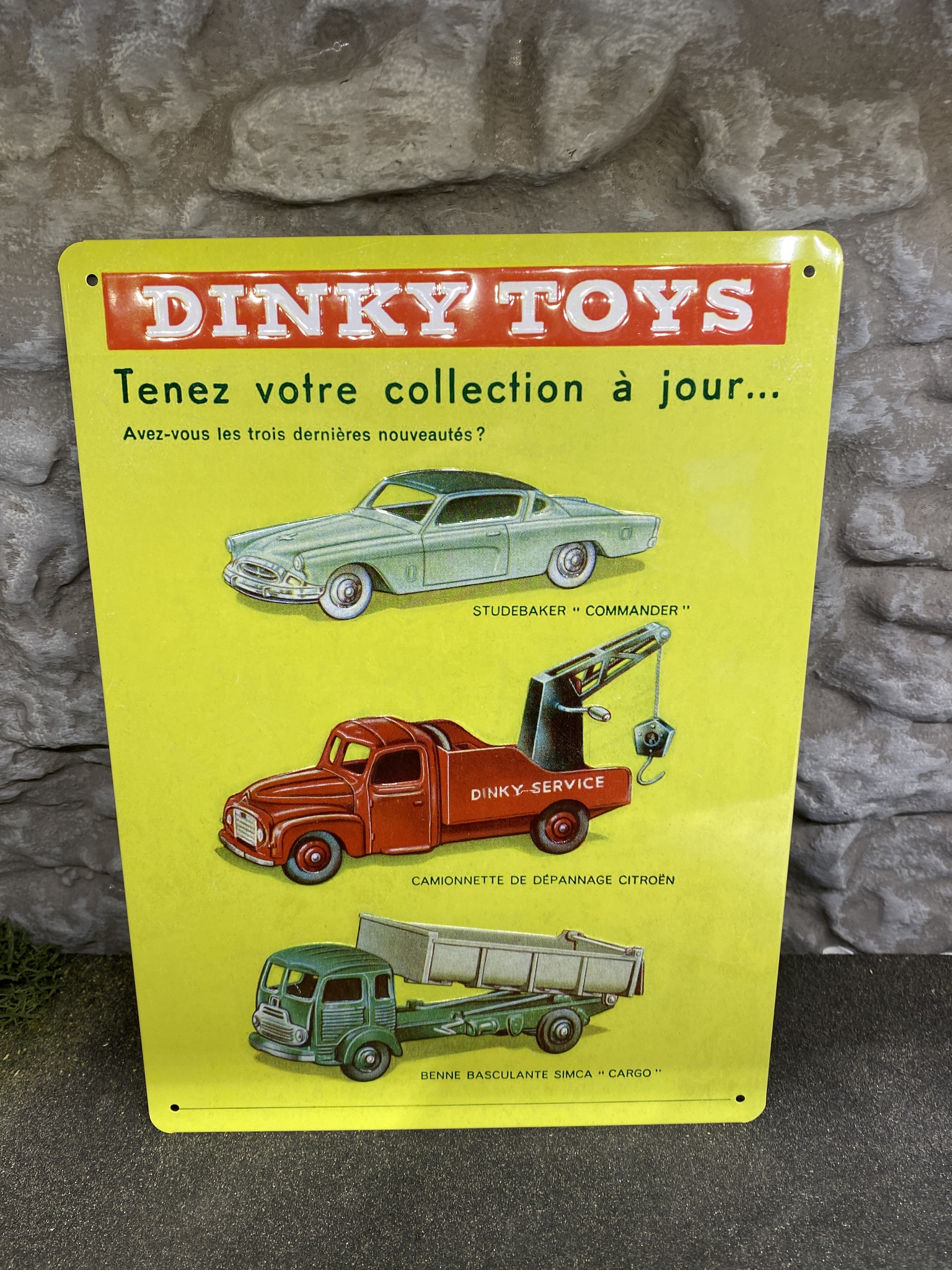 Plåtskylt ca 30 x 20 cm Motiv: Dinky Toys