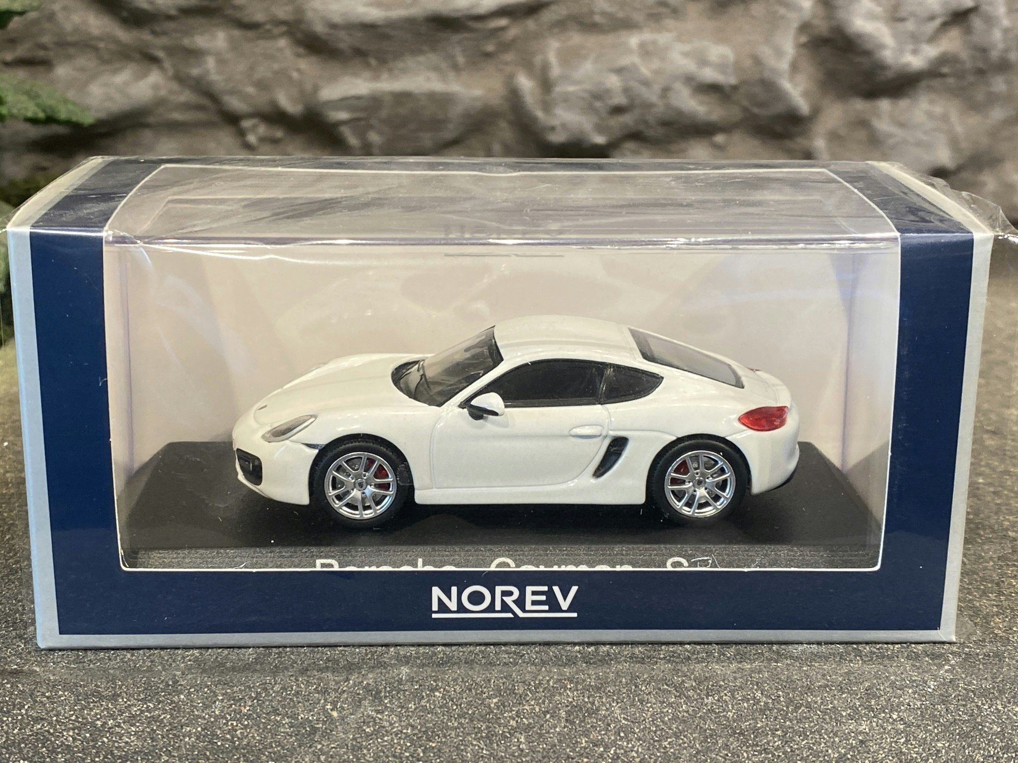 Skala 1/43 - 2013' Porsche Cayman S, från NOREV