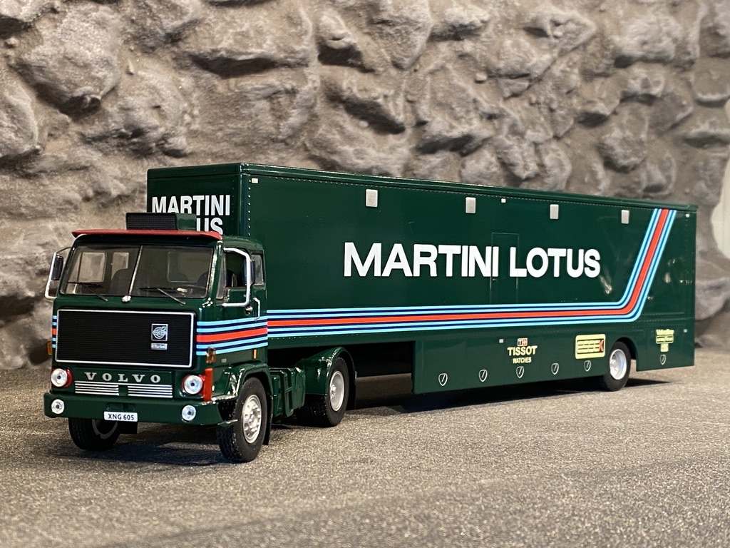 Skala 1/43 Volvo F89, Martini Lotus Racing Transporter fr IXO models