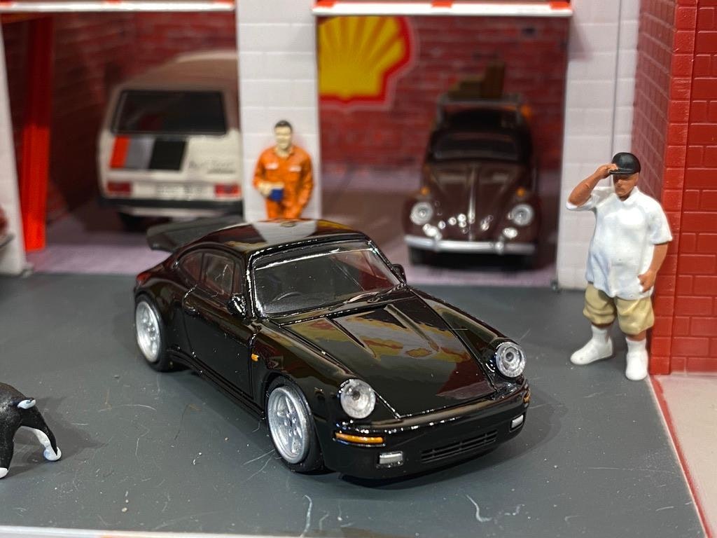 Skala 1/64 Porsche 911, 1987 RUF CTR "Yellowbird" Vänsterstyrd, svart fr Para64