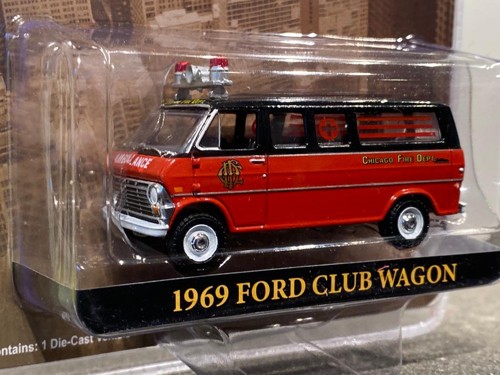 Skala 1/64 Ford Club Wagon 69' CFD från Greenlight Exclusive Lmt ed