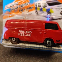 Skala 1/64 Volkswagen T2 "Fire truck red" fr Maisto Classics