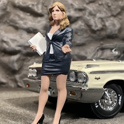 Skala 1/18 Berit säljer bilar - American Diorama