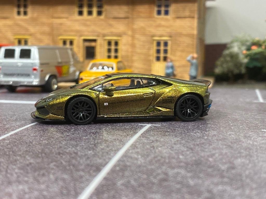 Skala 1/64 Otroligt fin Lamborghini Huracán, Magic Bronze från MINI GT