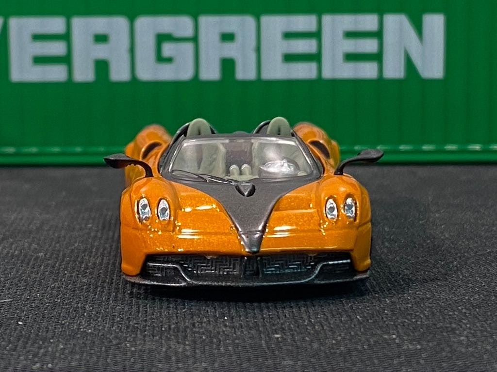 Skala 1/64 Pagani Huayra Roadster, Arancio Saint Tropez från MINI GT