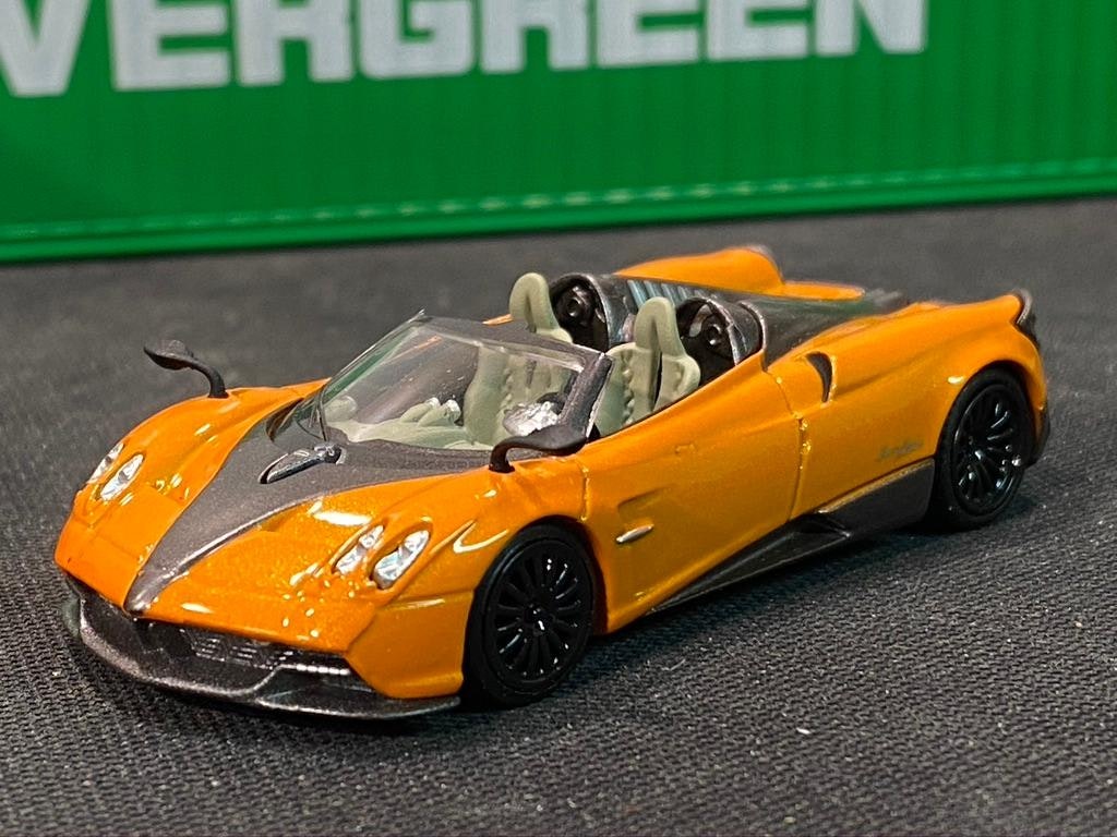 Skala 1/64 Pagani Huayra Roadster, Arancio Saint Tropez från MINI GT