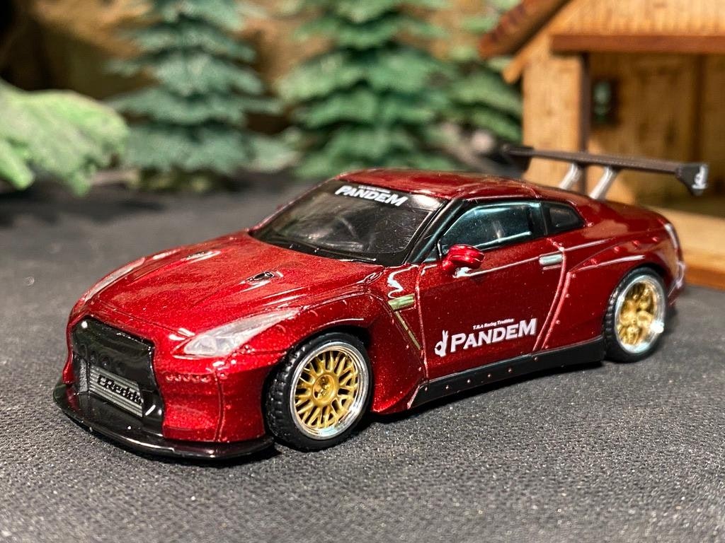 Skala 1/64 Nissan GT-R - från MINI GT - Högerstyrd