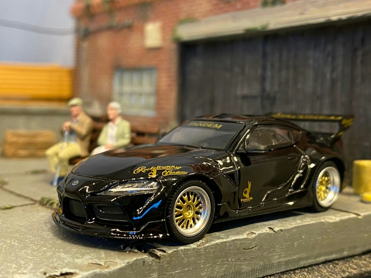 Skala 1/64 - Pandem TOYOTA GR Supra V1.0 Black från MINI GT