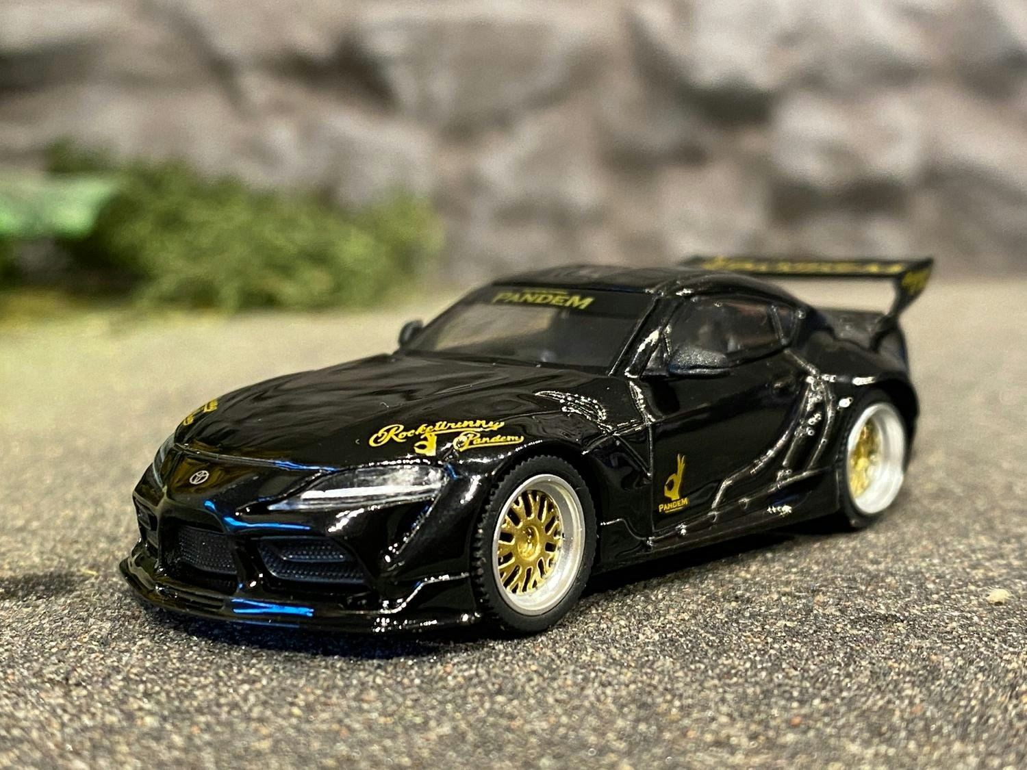 Skala 1/64 - Pandem TOYOTA GR Supra V1.0 Black från MINI GT