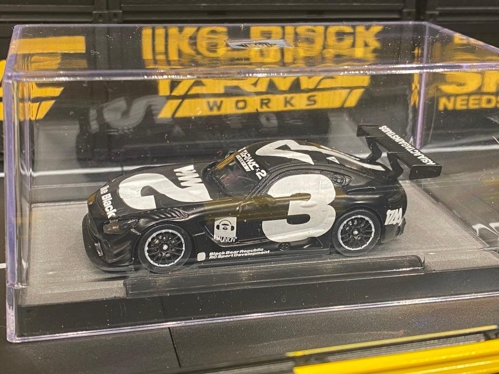 Skala 1/64 Mercedes-AMG GT3 #3 in white on black livery f TARMAC works