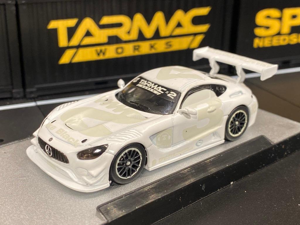 Skala 1/64 Mercedes-AMG GT3 special white color livery m Förare fr TARMAC works