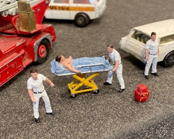 Skala 1/64 Figurer - Ambulans-personal + utr. Paramedic - American Diorama MiJo