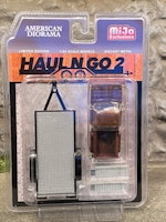 Skala 1/64 "Haul n' Go 2" Släp m ramper & 1 Kaross - American Diorama MiJo