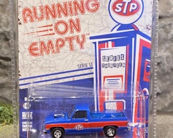 Skala 1/64 Chevrolet Silverado 87' STP - Running on Empty fr Greenlight