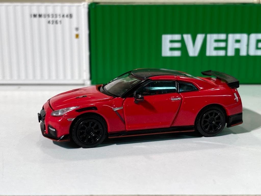 Skala 1/64  Mycket fin NISSAN GT-R (R35) NISMO 2020, röd fr ERA CAR #33