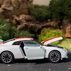 Skala 1/64 - 2020 Nissan GT-R 50th Anniversary Edition, pärlvit - från ERA CAR